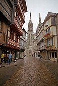 Old Quimper, Rue Kron et la cathdral de Saint Corentin 